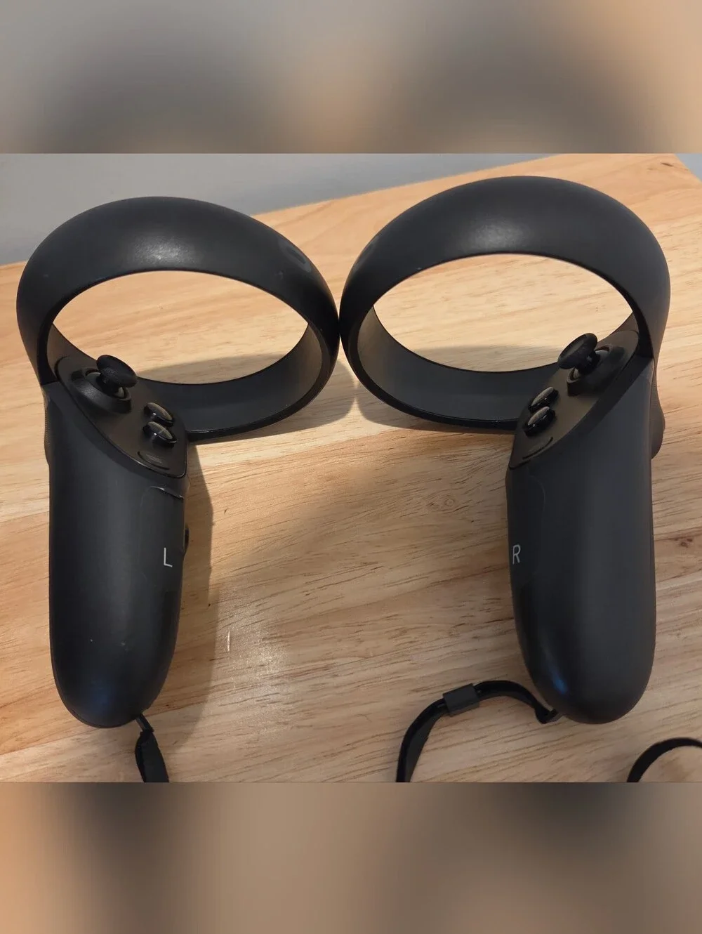 Oculus Quest 128GB All-in-One VR Headset, Controllers & Case (MH-B) TESTED